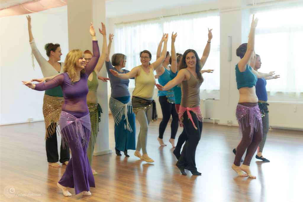Wie erstelle ich eine Choreografie – Gruppenchoreografie – Foto: Sabuas Lichtraum Wie erstelle ich eine Choreografie - Gruppenchoreografie - Foto: Sabuas Lichtraum
