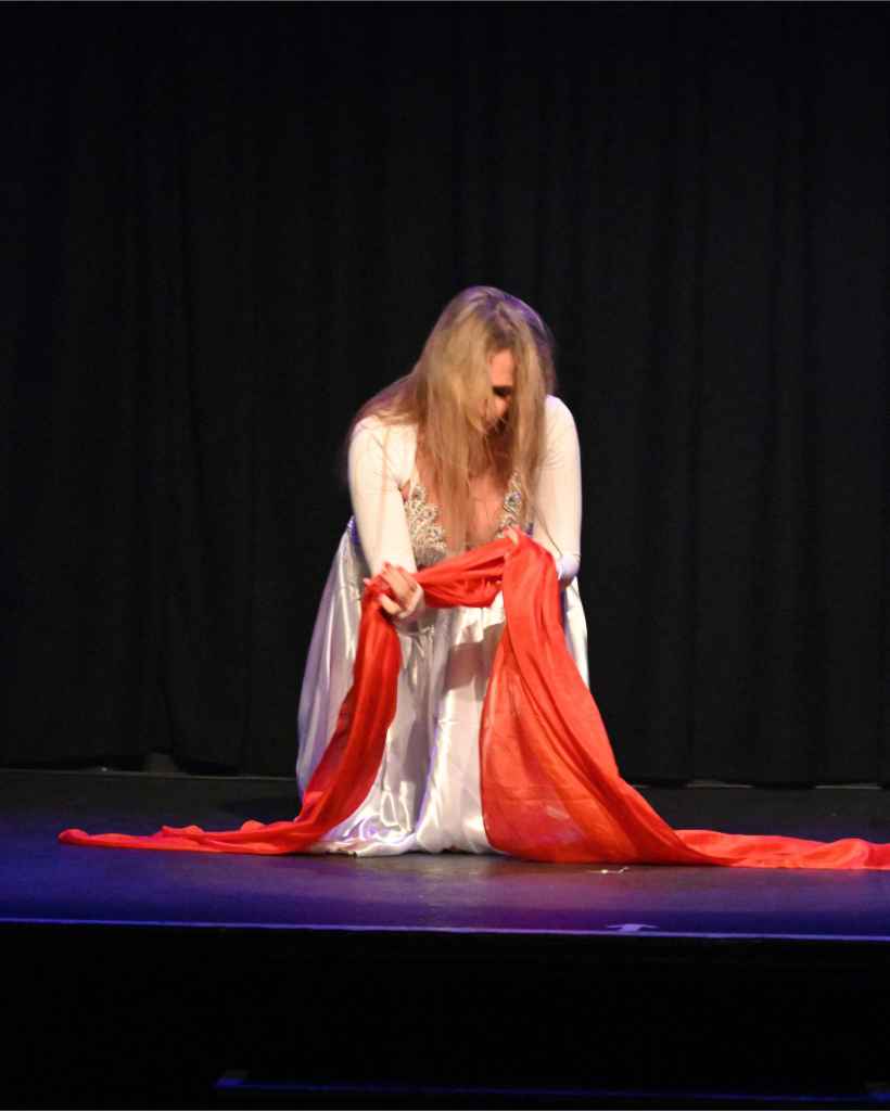 Katia – Bellydance Fusion / Bauchtanz & Ballett / Orientalischer Tanz / Bauchtanz – Werkschau OT pur – Foto: Springmausmedia Katia - Bellydance Fusion / Bauchtanz & Ballett / Orientalischer Tanz / Bauchtanz - Werkschau OT pur - Foto: Springmausmedia