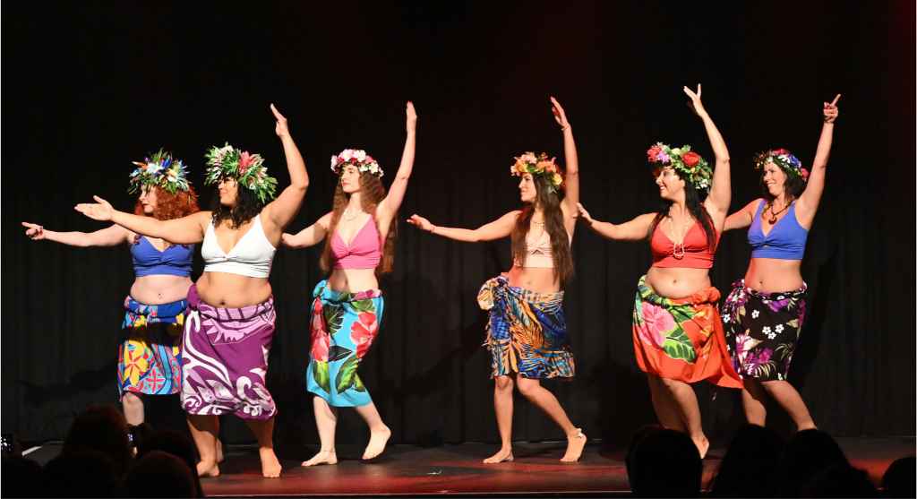 Showprojekt Aparima-Otea-Mix – Ori Tahiti / Tahitianischer Tanz – Werkschau OT pur – Foto: Springmausmedia Showprojekt Aparima-Otea-Mix - Ori Tahiti / Tahitianischer Tanz - Werkschau OT pur - Foto: Springmausmedia