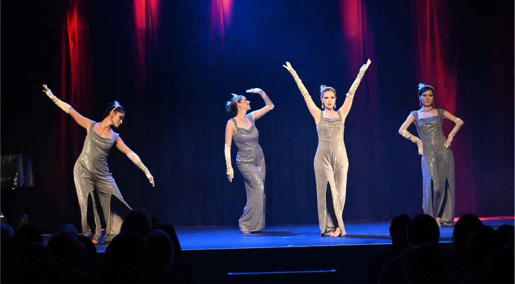 Showprojekt Soulful Silhouettes – Tribal Fusion / Bellydance Fusion – Werkschau OT pur – Foto: Springmausmedia Showprojekt Soulful Silhouettes - Tribal Fusion / Bellydance Fusion - Werkschau OT pur - Foto: Springmausmedia