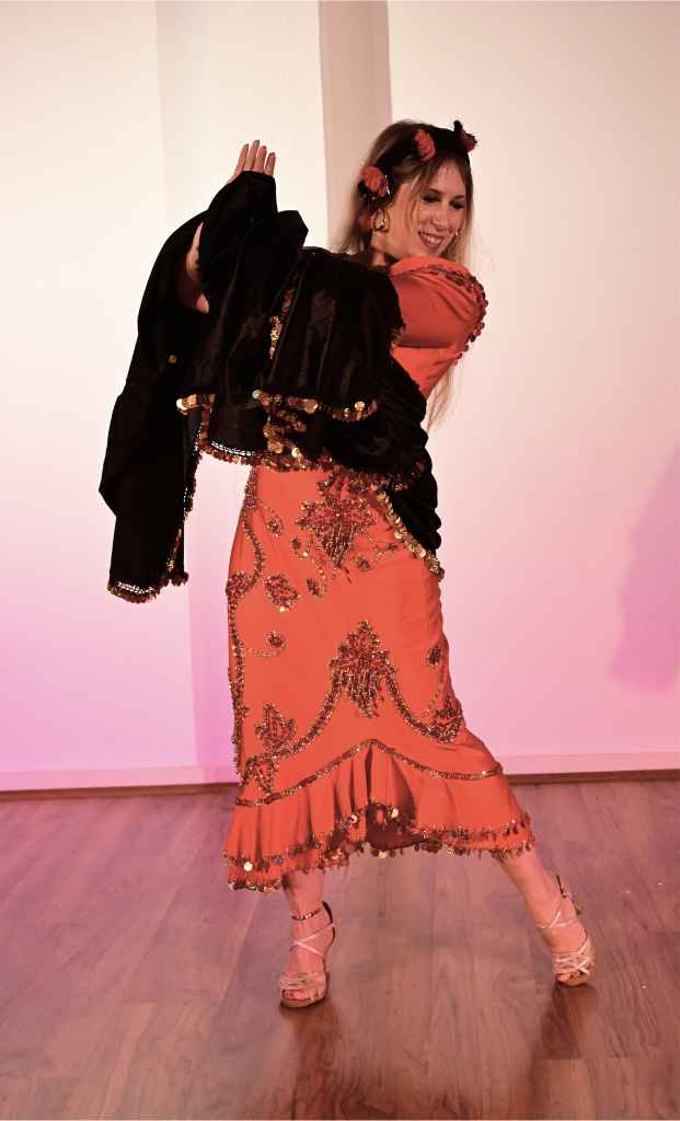Keela – BATO-Prüfung 2024 – OT pur – Move yur Belly – Foto: Springmausmedia Keela - BATO-Prüfung 2024 - OT pur - Move yur Belly - Foto: Springmausmedia