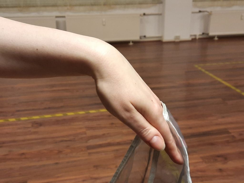 zu wenig Spannung - Hand hängt herunter